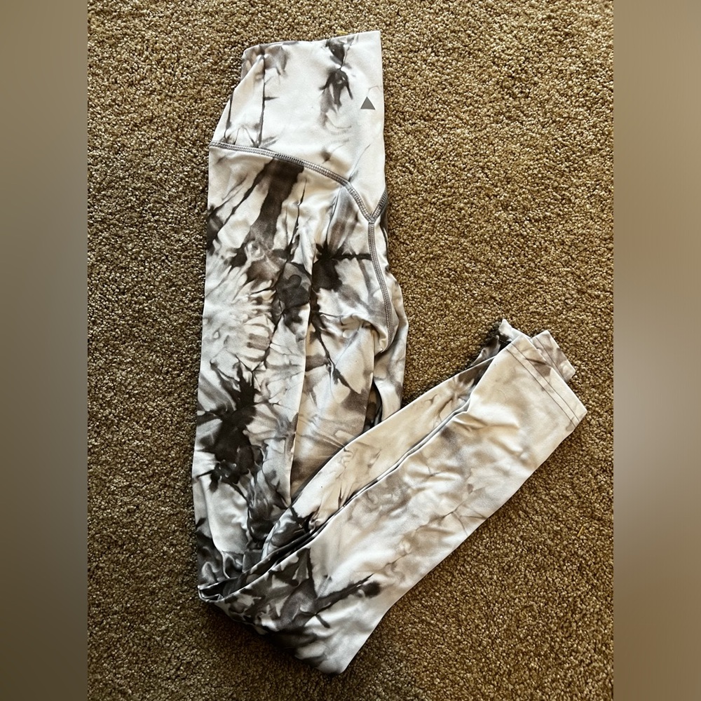 balance athletica / vitality tie dye leggings